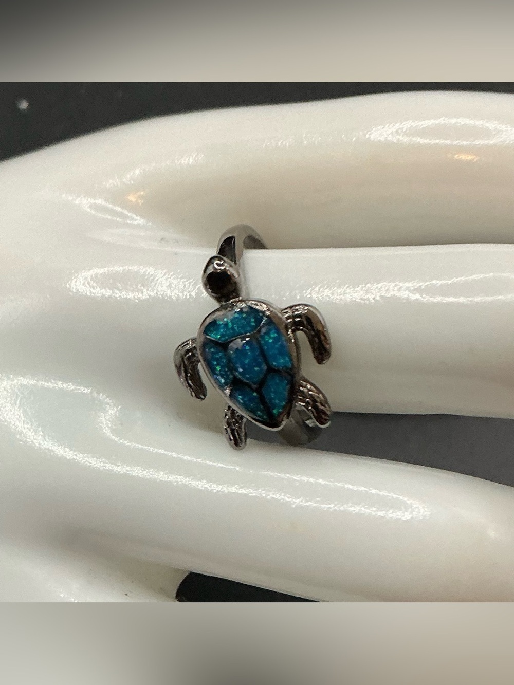 GUNMETAL AND BLUE SPARKLE TURTLE RING SIZE 10 1/2